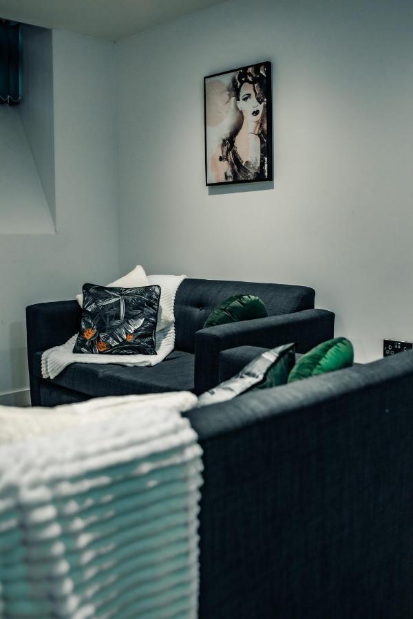 Bv Cosy Basement Apartment At Conditioning House แบรดฟอร์ด ภายนอก รูปภาพ