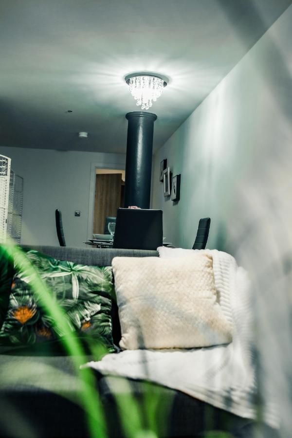 Bv Cosy Basement Apartment At Conditioning House แบรดฟอร์ด ภายนอก รูปภาพ